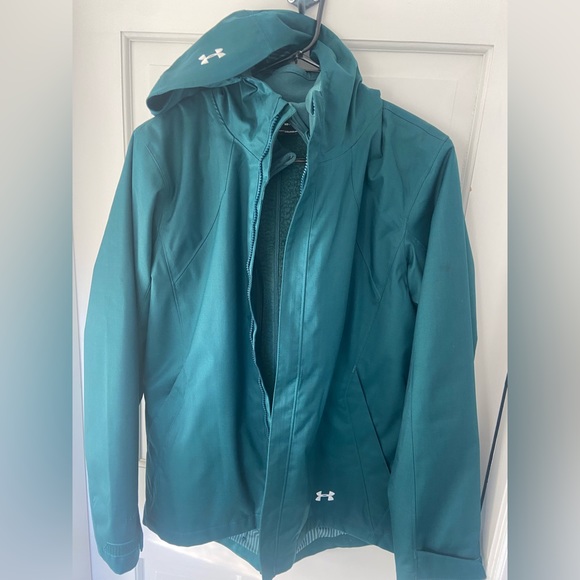 LIKE NEW Under armour women’s ski/snow jacket - Picture 2 of 6